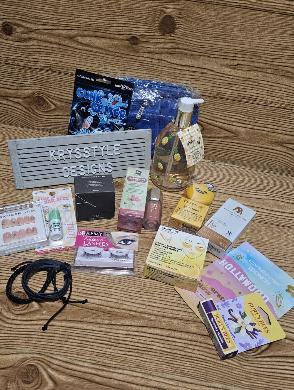 Beauty And Essentials Bundle 15 Piece 29 Palms Creme Shop Burts Bees And More!